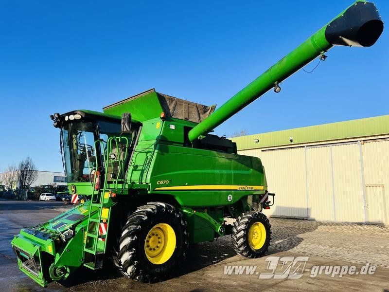 John Deere C670