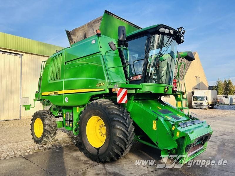 John Deere C670