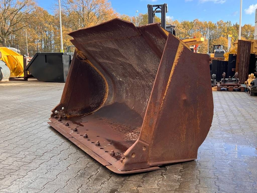 CAT 963C Loading bucket
