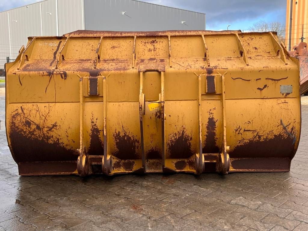 CAT 963C Loading bucket