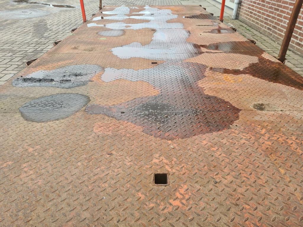 Container flat platform truck body