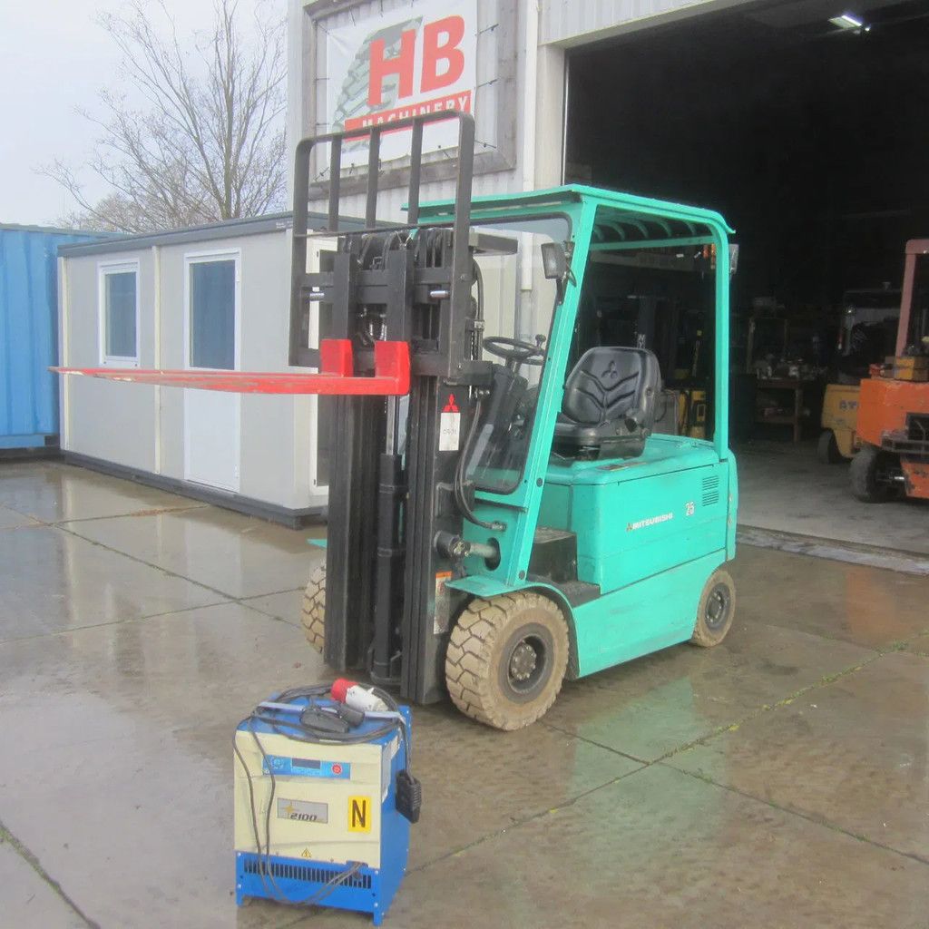 Mitsubishi Heftruck FB25K elek., weeginstallatie, triplomast, side shift.