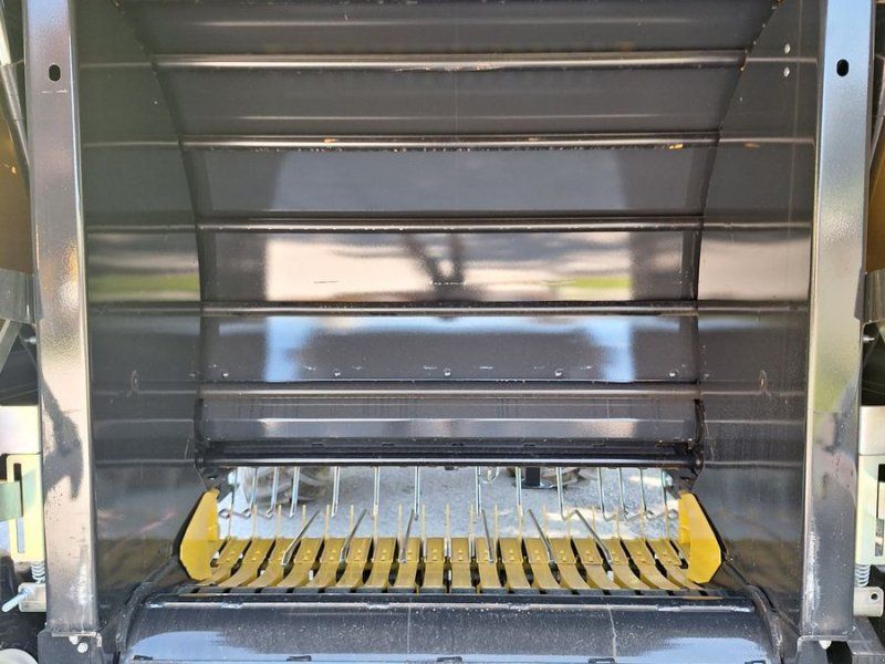 New Holland Rollbar 120 Utility ohne Schneidwerk