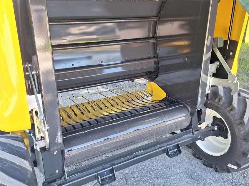 New Holland Rollbar 120 Utility ohne Schneidwerk