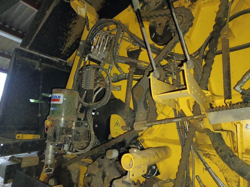 New Holland Presse à balles rondes Pro-Belt 165 RotorCutter Ne