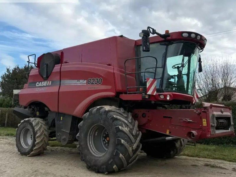 Case IH axial-flow 8230