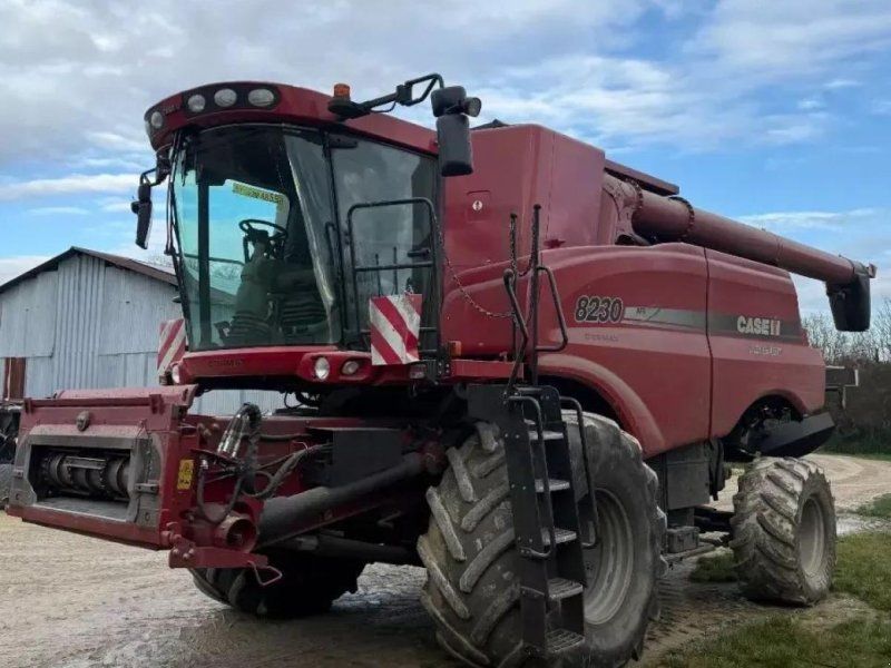 Case IH axial-flow 8230