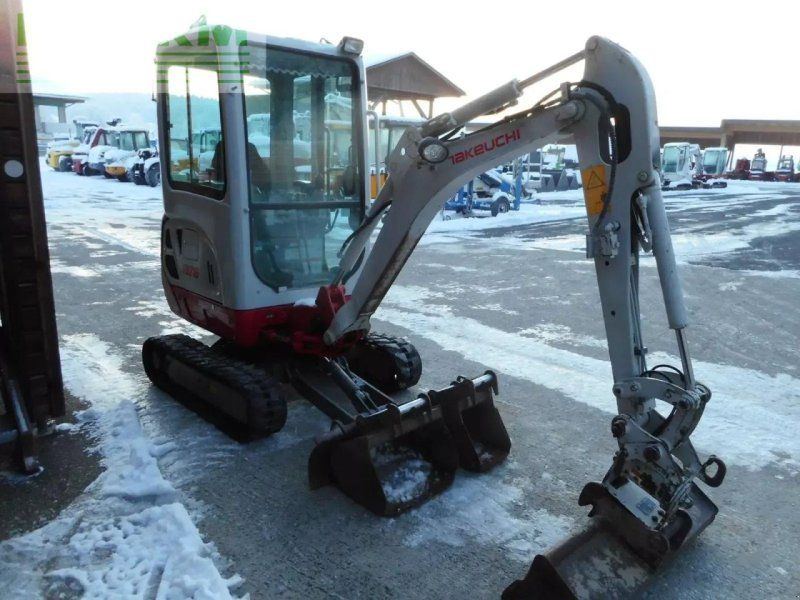 Takeuchi tb 216 ( 1.865kg ) powertilt + 3 löffel