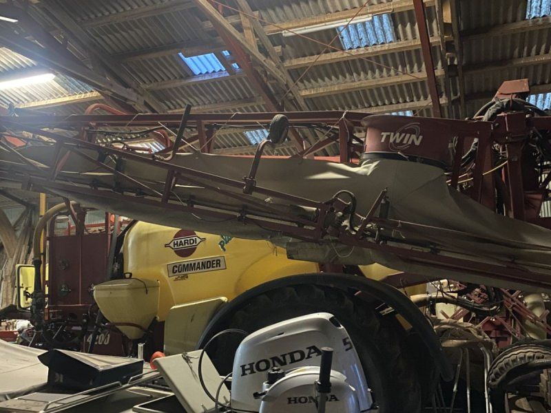 Hardi Commander 4200 med luft. Sprøjten er synes i 2025.