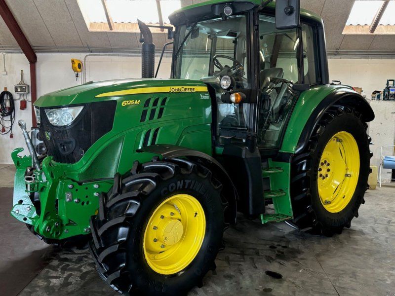 John Deere 6125M