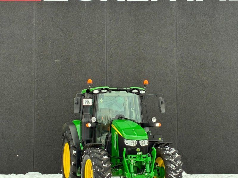 John Deere 6120M