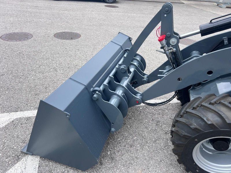 Giant G2300 HD Agri Line