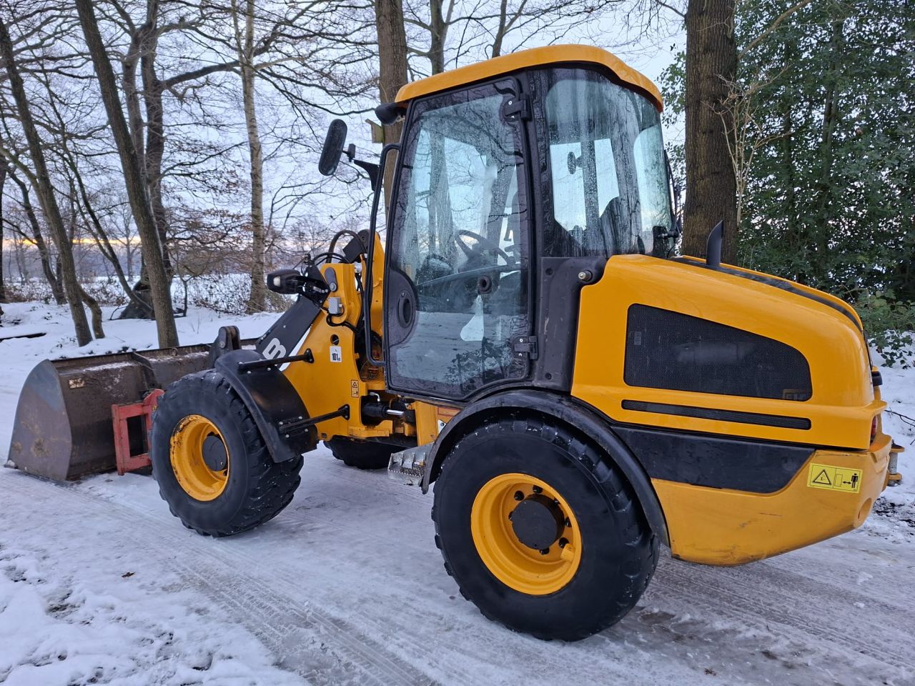 JCB 407 | bj2014 | 2060uur | Volumebak en lepels