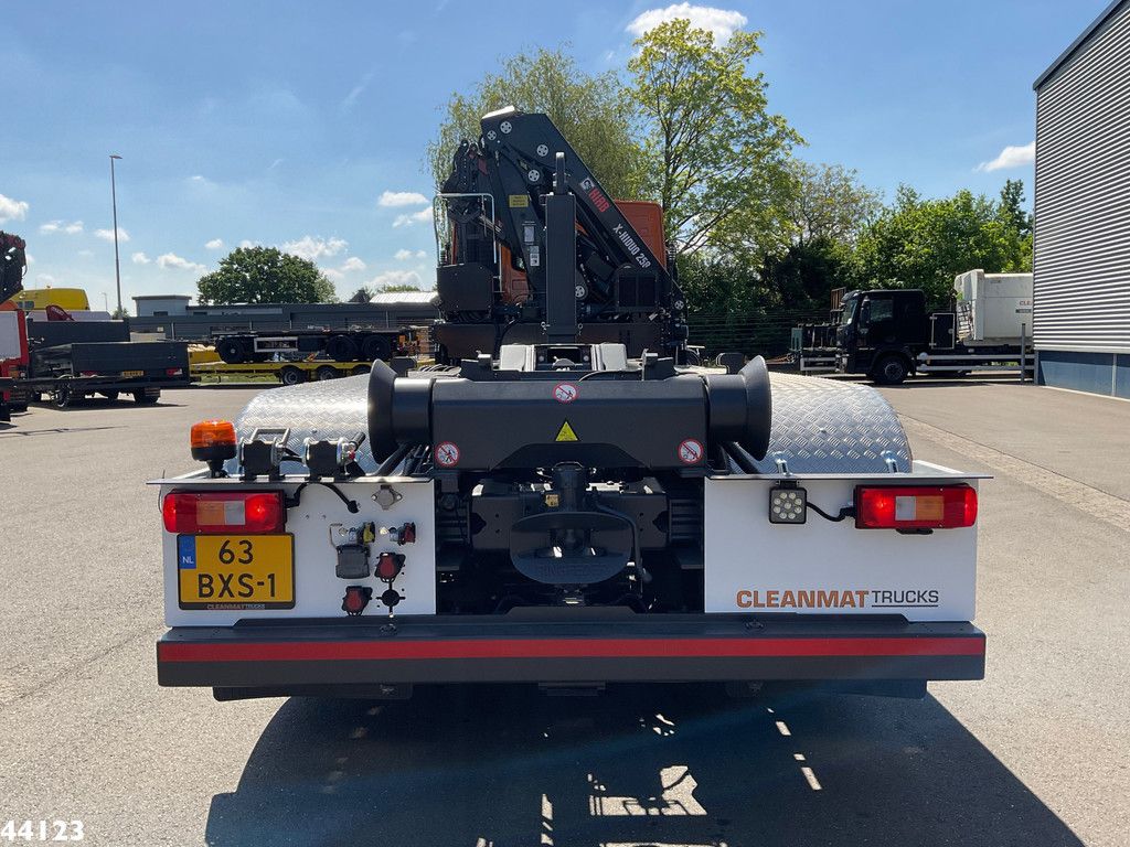 Volvo FM 420 8x2 Hiab 25 Tonmeter laadkraan Welvaarts laadkraan weegsysteem