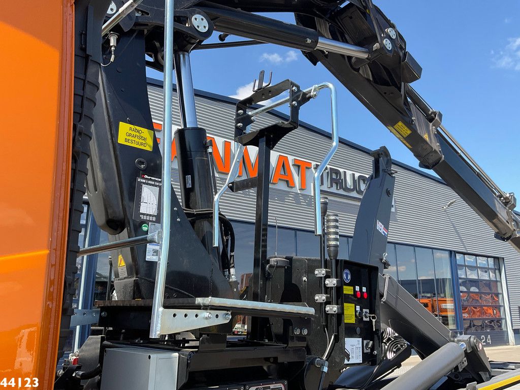 Volvo FM 420 8x2 Hiab 25 Tonmeter laadkraan Welvaarts laadkraan weegsysteem