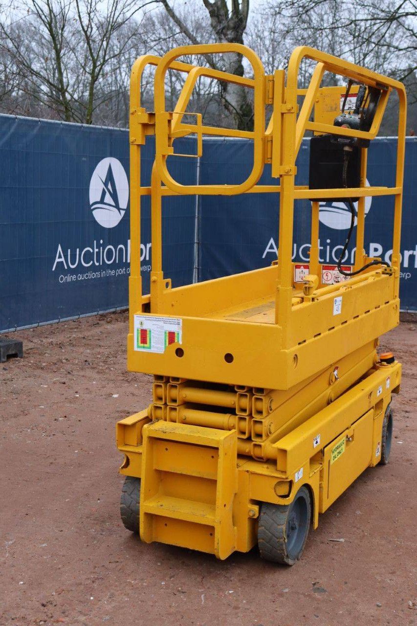 Scherenhebebühne Haulotte OPTILUM 8 Elektro 8m 2014