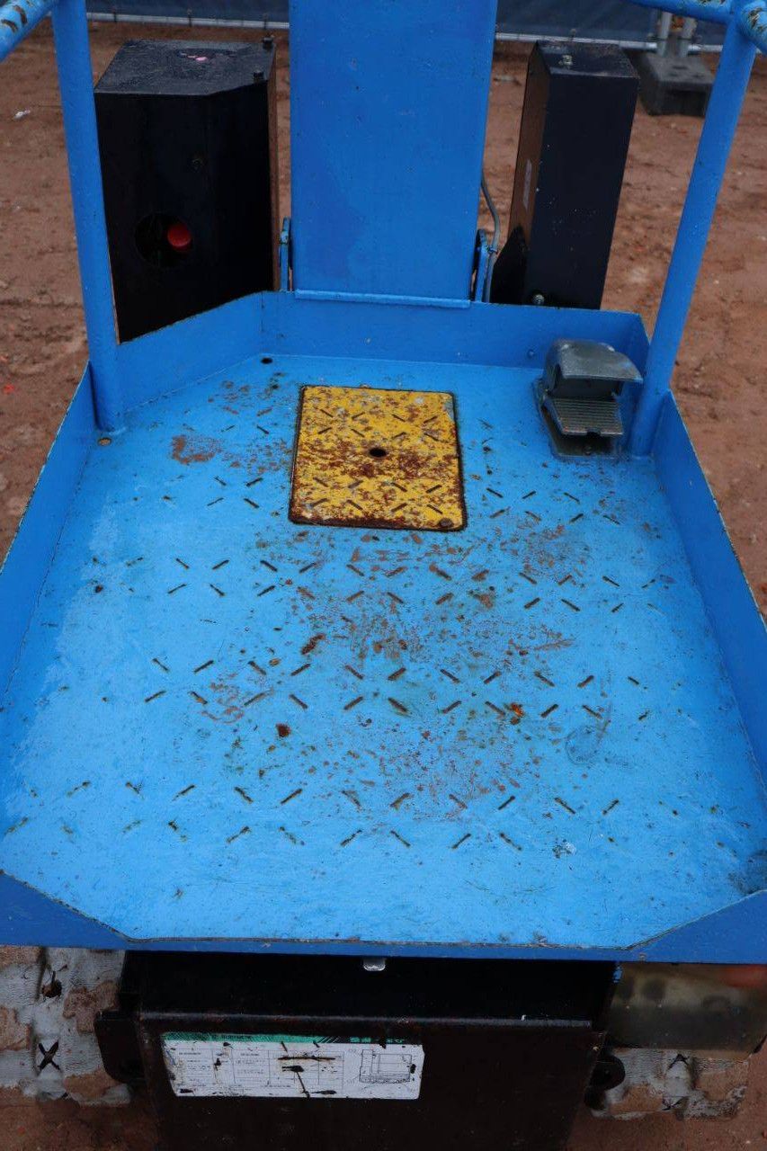 Mast lift Aichi RM04B Electric 5.8m 2005