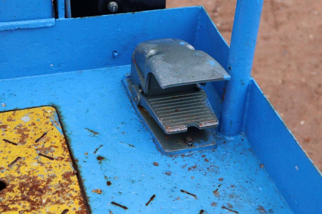 Mast lift Aichi RM04B Electric 5.8m 2005