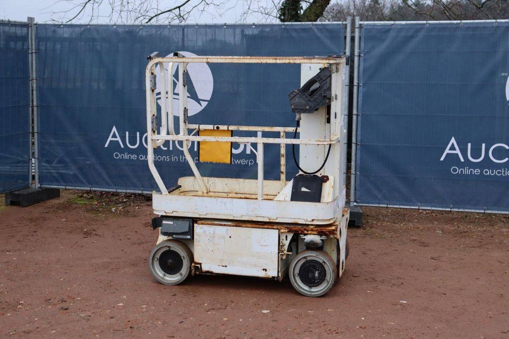 JLG 1230ES Electric Mast Lift 5.66m