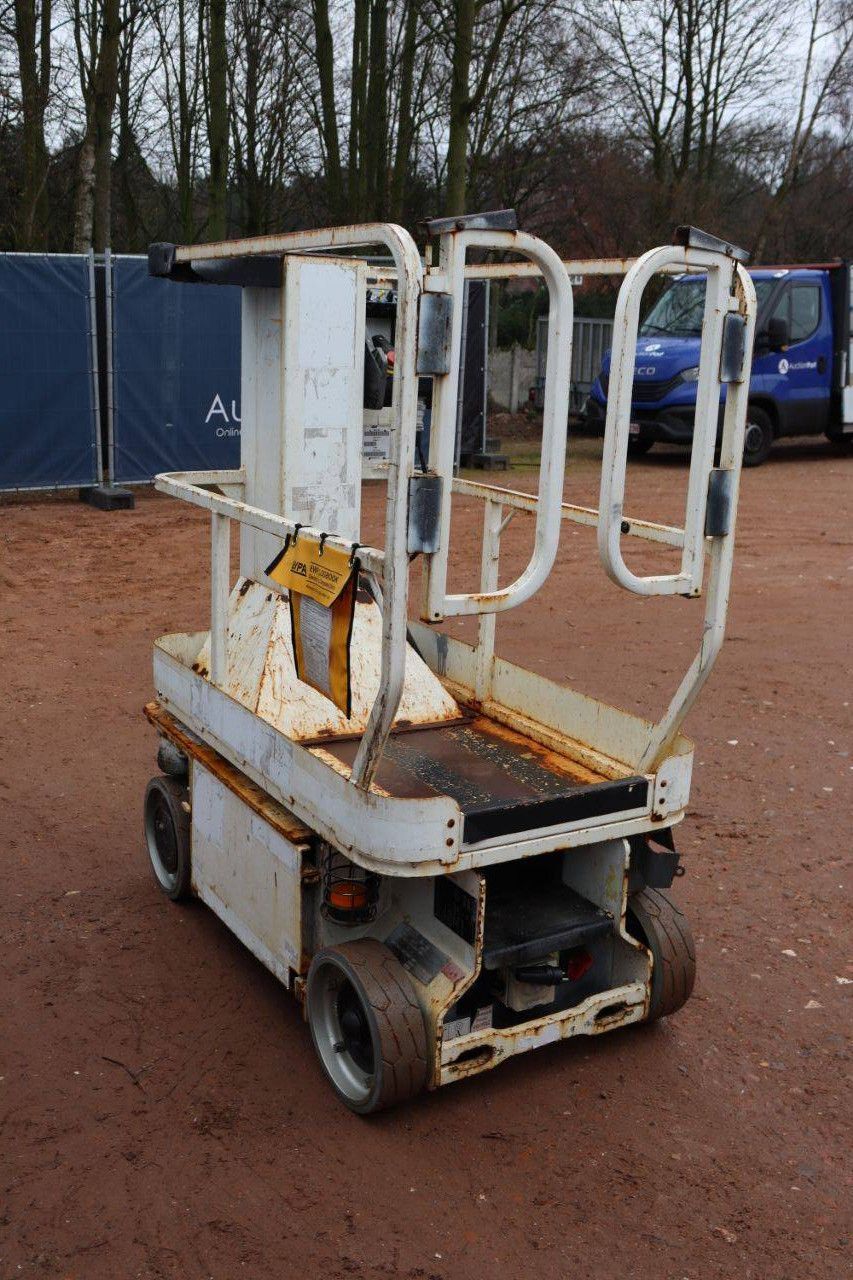 JLG 1230ES Electric Mast Lift 5.66m