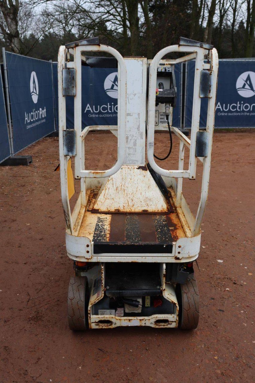 JLG 1230ES Electric Mast Lift 5.66m