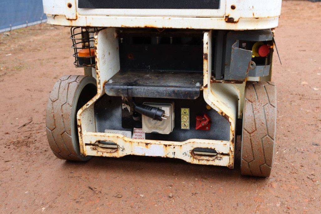 JLG 1230ES Electric Mast Lift 5.66m