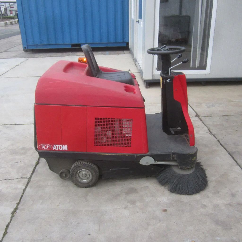 RCM Veegmachine zit-veeg Atom/E-plus.