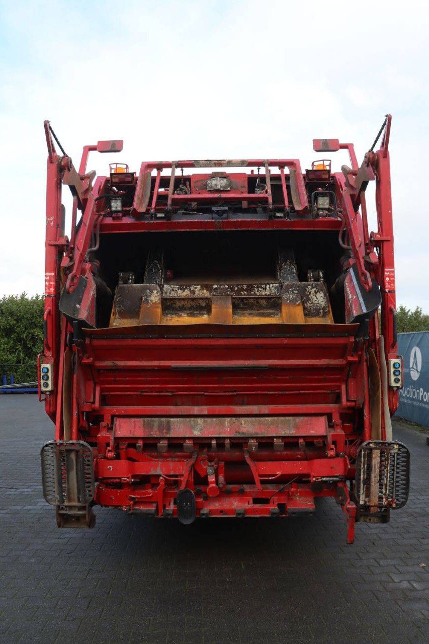 Waste collection truck Volvo FE S 6X2 R Diesel 2007