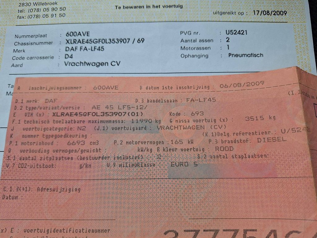 Beladung eines DAF LF45-220 Diesel-Lkw (Baujahr 2009)