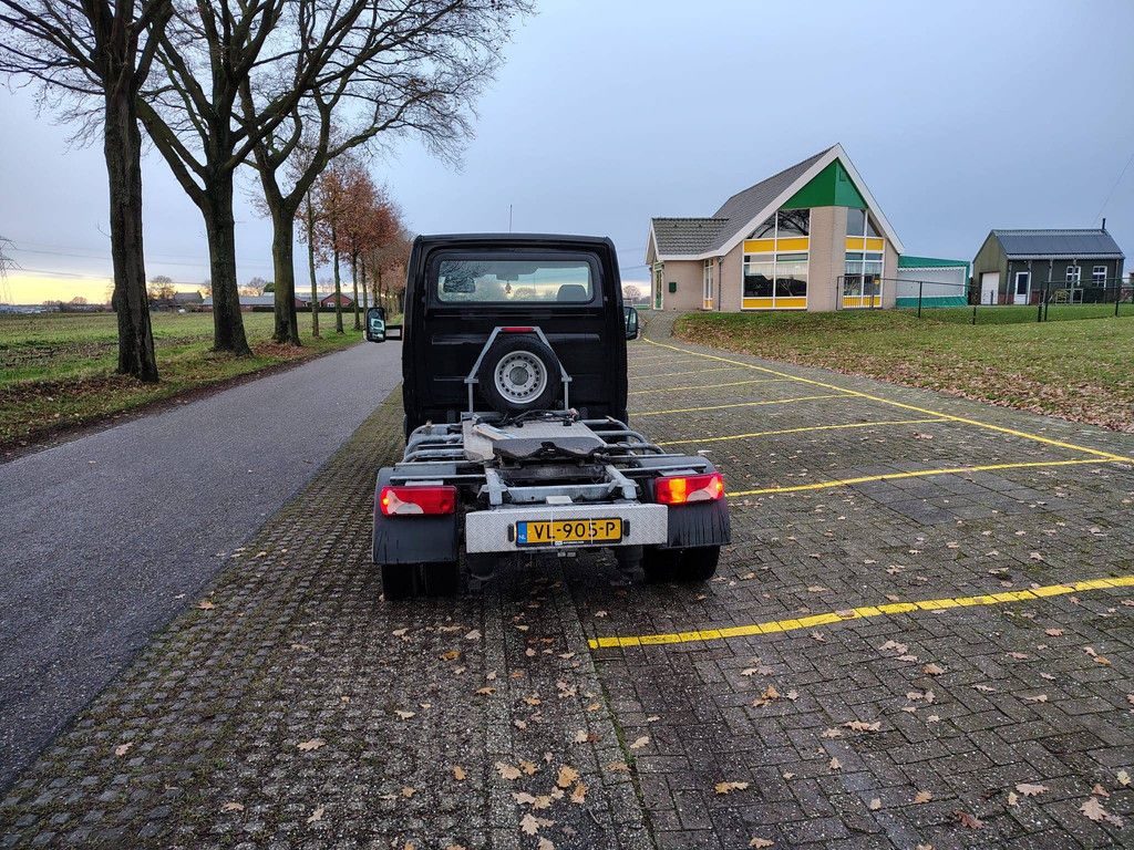 Fahrgestell mit Fahrerhaus Volkswagen CRAFTER Diesel 2015