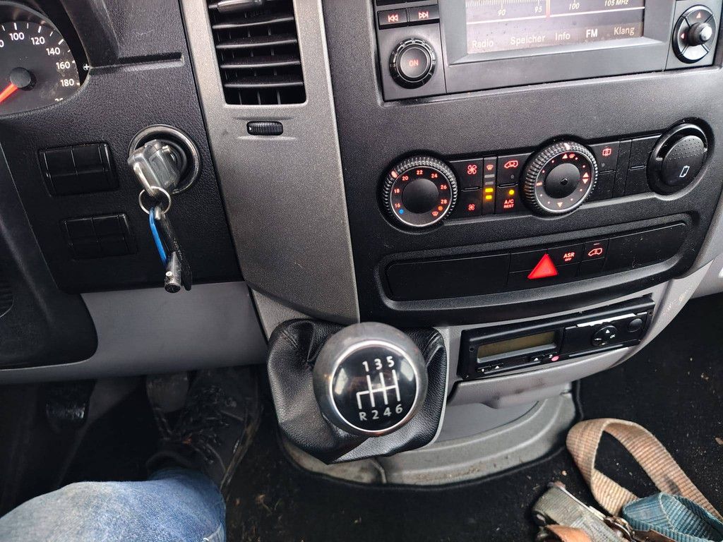 Fahrgestell mit Fahrerhaus Volkswagen CRAFTER Diesel 2015