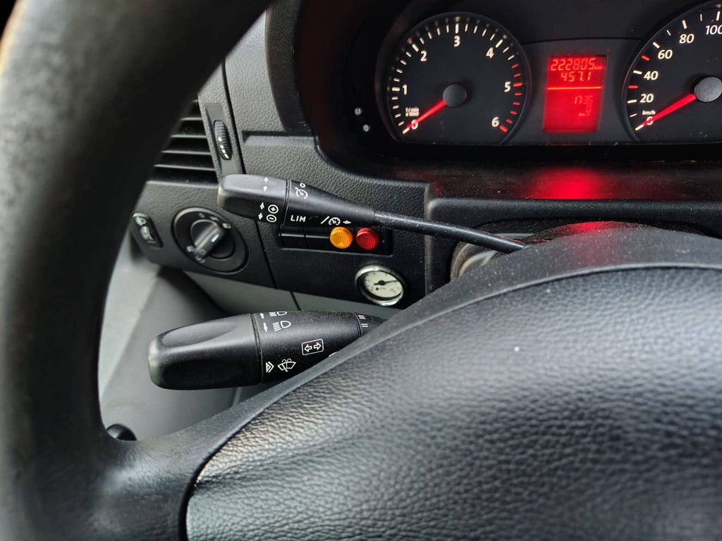 Fahrgestell mit Fahrerhaus Volkswagen CRAFTER Diesel 2015