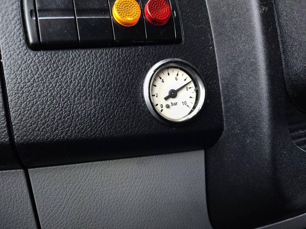 Fahrgestell mit Fahrerhaus Volkswagen CRAFTER Diesel 2015