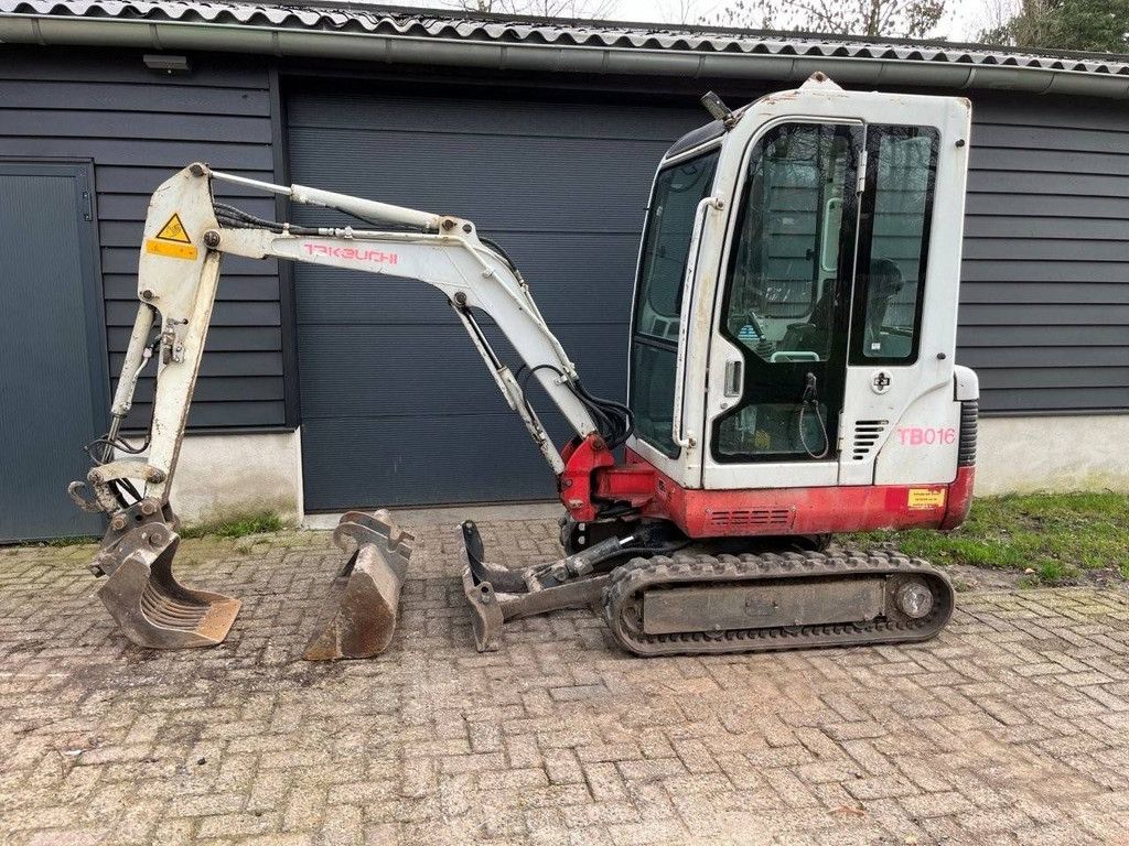 Mini excavator Takeuchi TB016 Diesel 9kW 2001