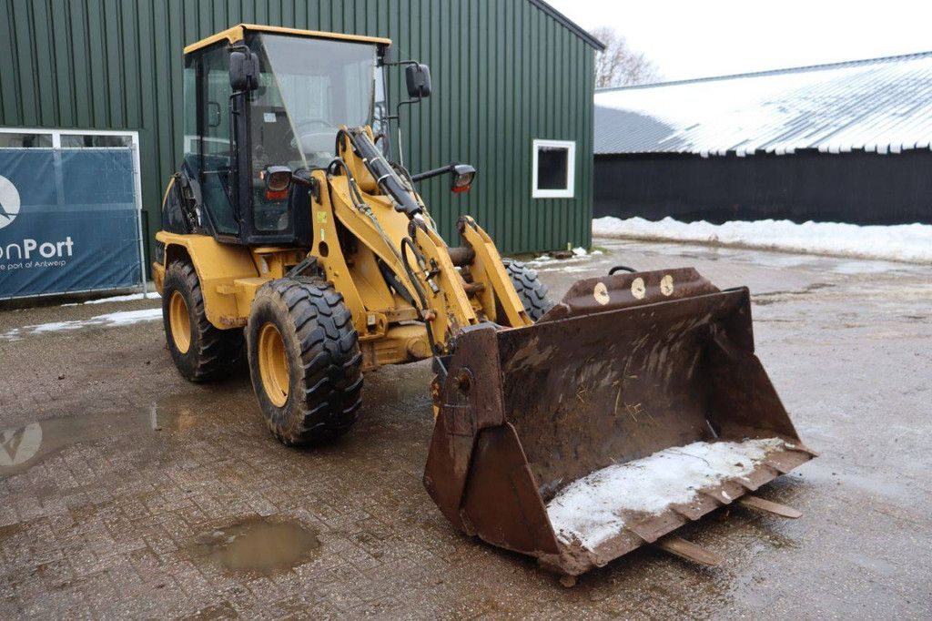 Wheel loader Caterpillar 906 Diesel 51kW 2006