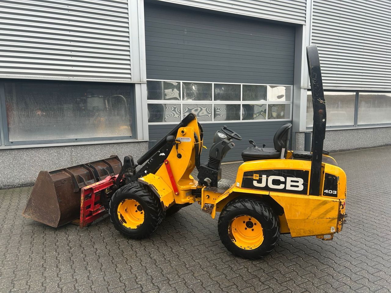 JCB 403 WLS shovel met bak en palletvork