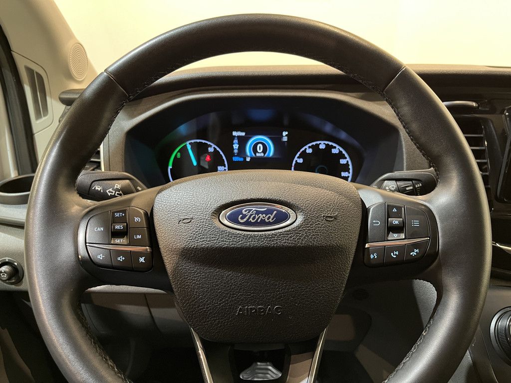 Ford E-Transit 350 L2H2 Trend 68 kWh / 100% Elektrisch !! / Airco / Cruise Control / CarPlay / Camera / Navigatie / 3-Zits / 11.500 KM !!