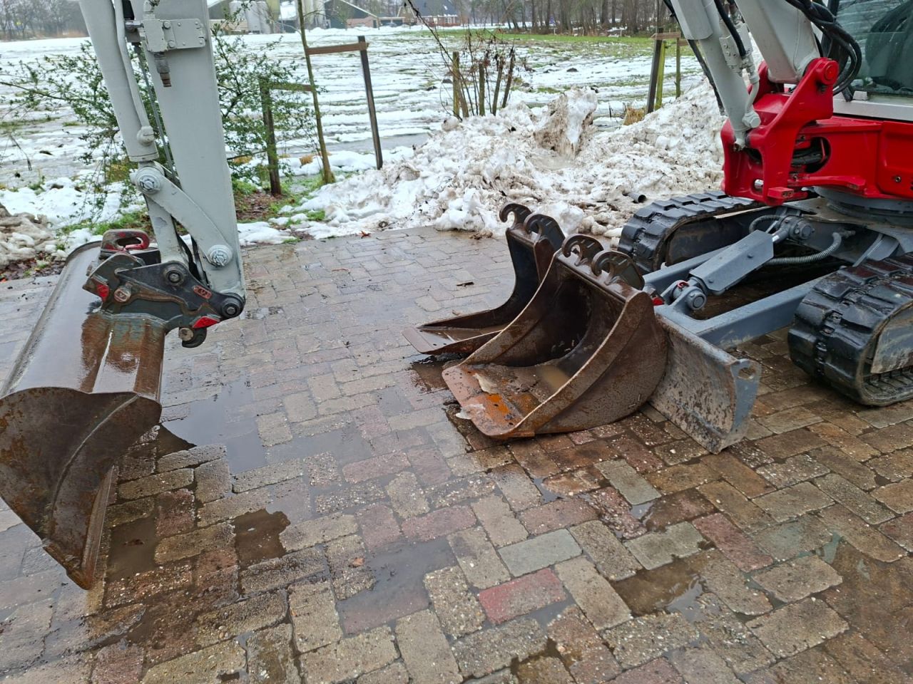 Takeuchi TB230 | bj 2016 | 4732uur | 3 bakken