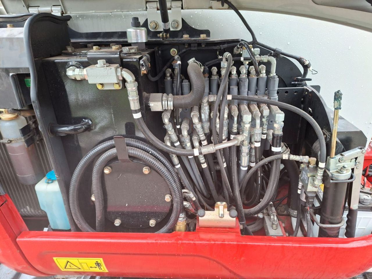 Takeuchi TB230 | bj 2016 | 4732uur | 3 bakken