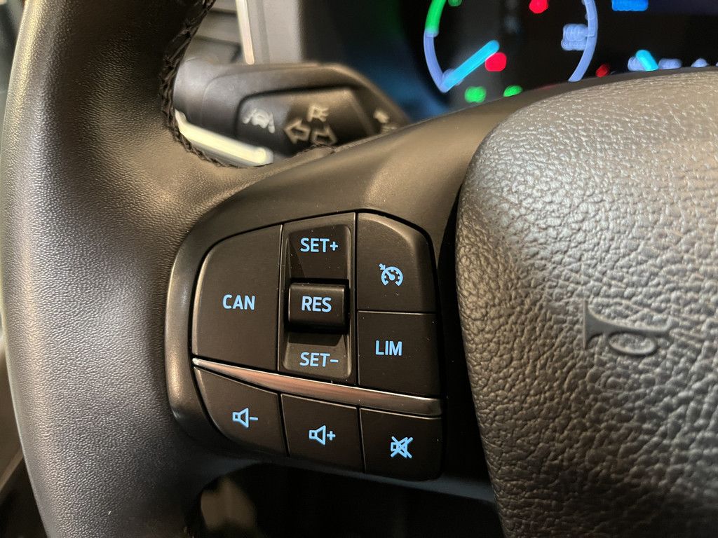 Ford E-Transit 350 L2H2 Trend 68 kWh / 100% Elektrisch !! / Airco / Cruise Control / CarPlay / Camera / Navigatie / 3-Zits / 10.400 KM !!