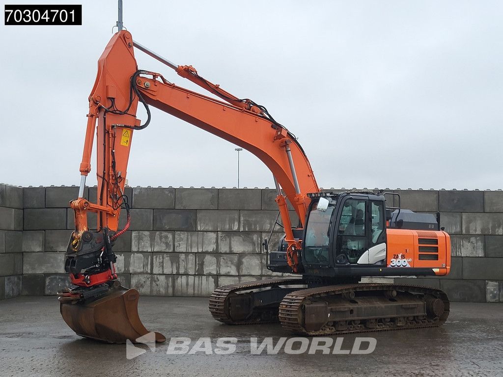 Hitachi ZX300 LC -6 Tiltrotator - 3 Buckets