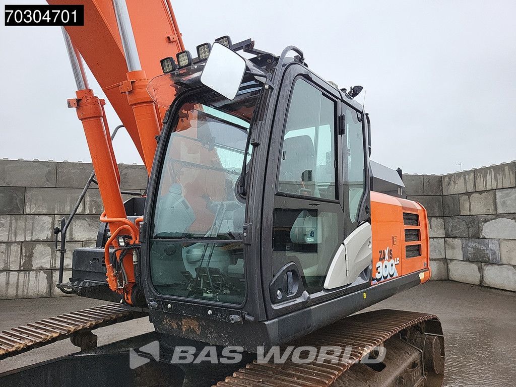 Hitachi ZX300 LC -6 Tiltrotator - 3 Buckets