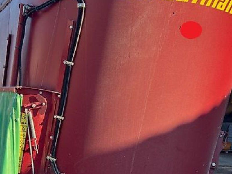 Strautmann Verti-MIx 2401 Double mit Strohgebläse vorne
