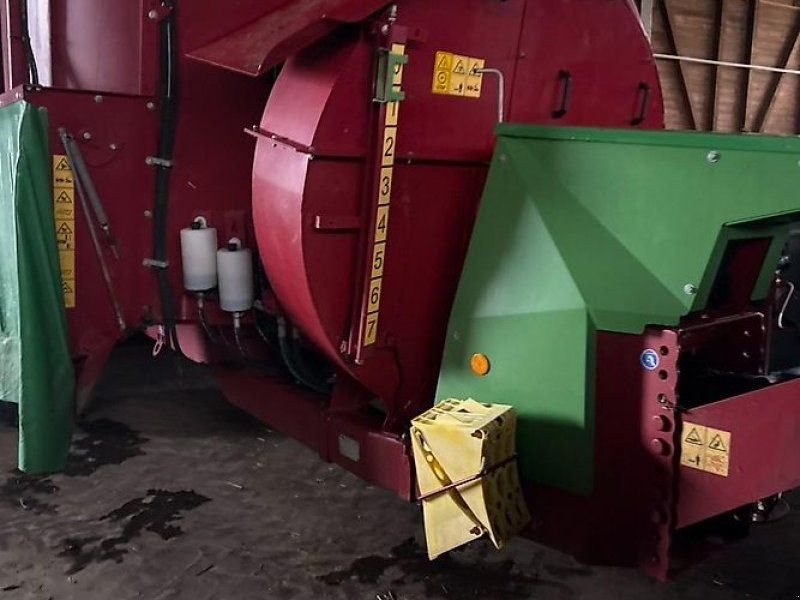 Strautmann Verti-MIx 2401 Double mit Strohgebläse vorne