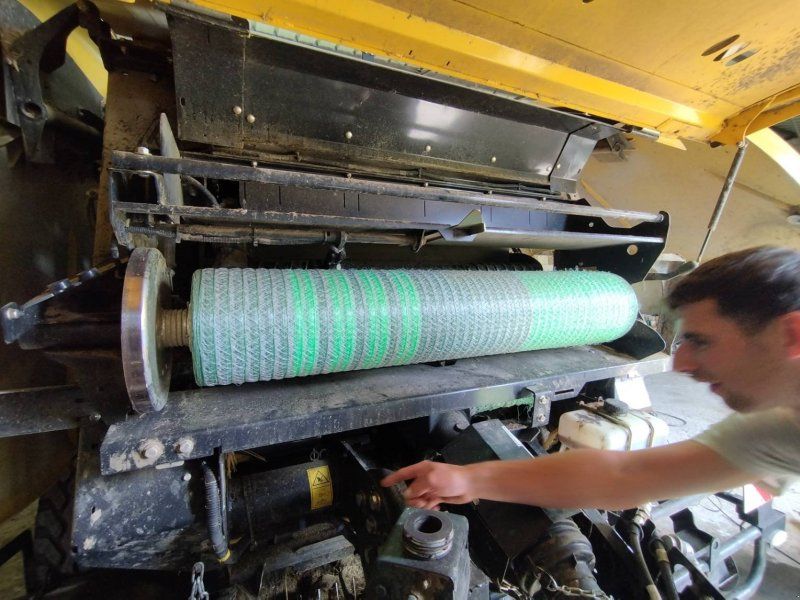 New Holland Presse à balles rondes ROLLBELT150SE