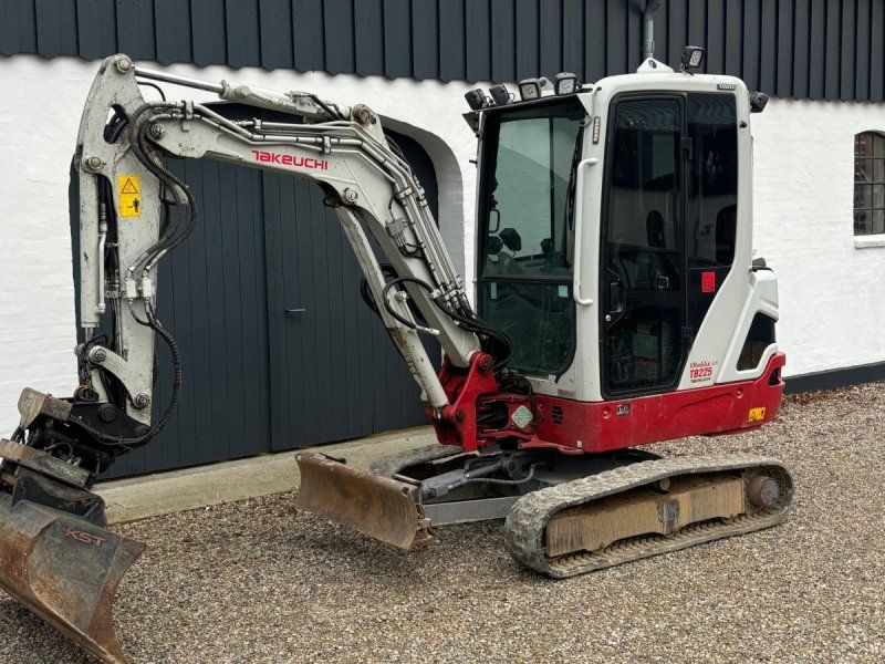 Takeuchi TB225 Minigraver