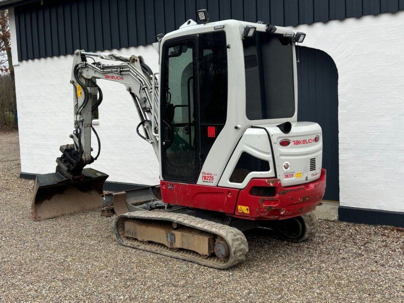 Takeuchi TB225 Minigraver