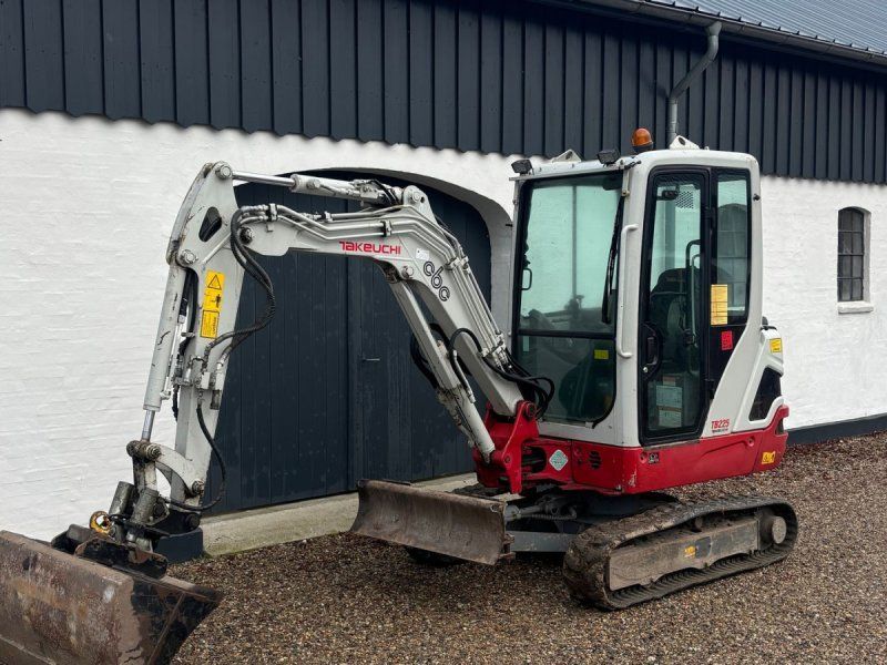 Takeuchi TB225 225