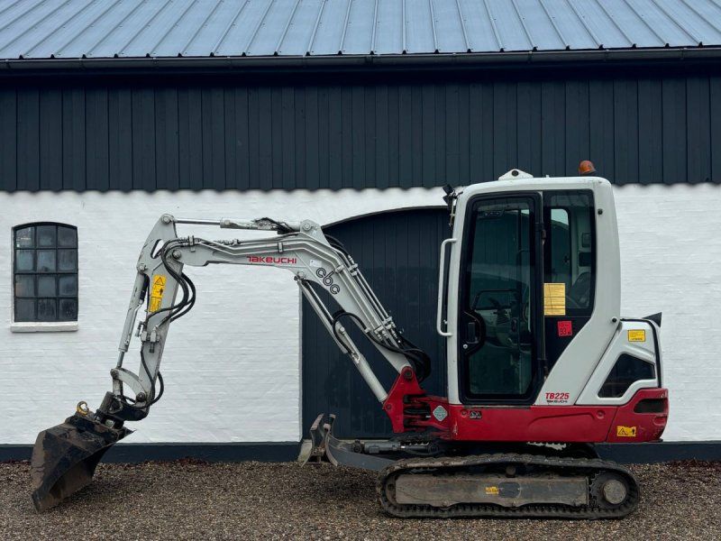 Takeuchi TB225 225