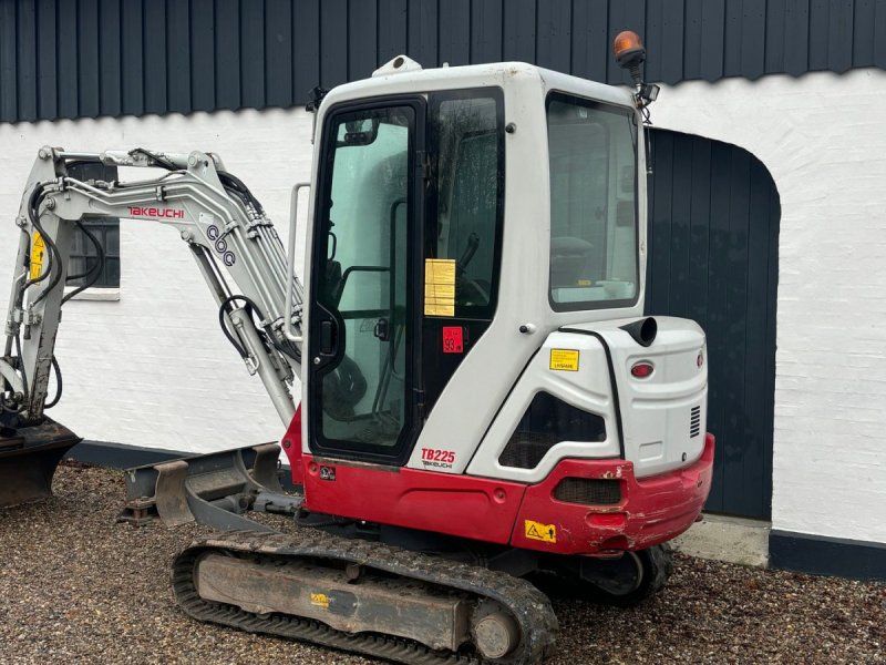 Takeuchi TB225 225